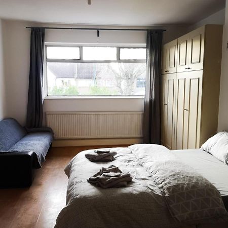 Large Spacious Property In Zone 2 Londen Buitenkant foto